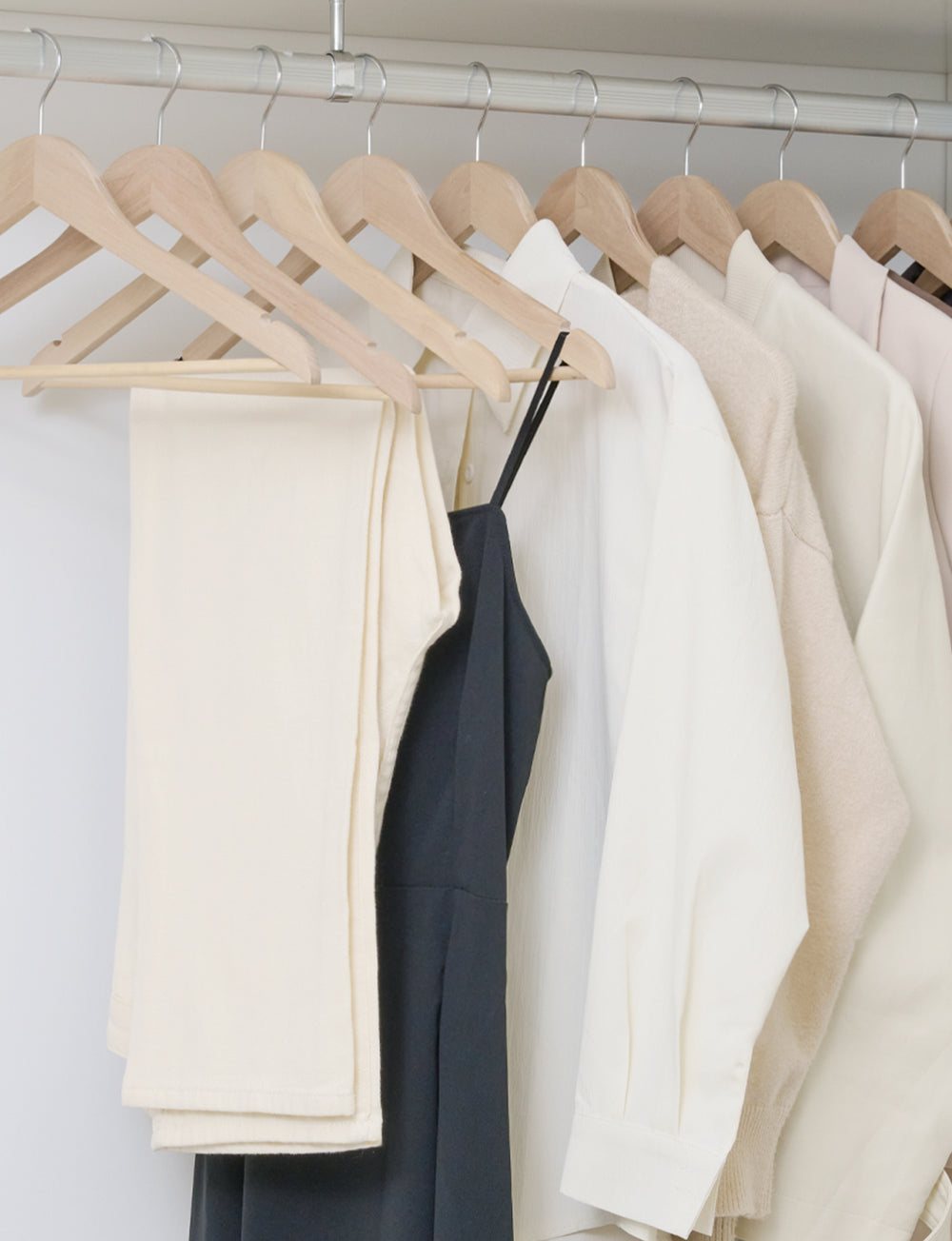 Cedar Wood Clothes Hangers for Shirts, Jackets, Pants, Suits, Sweaters